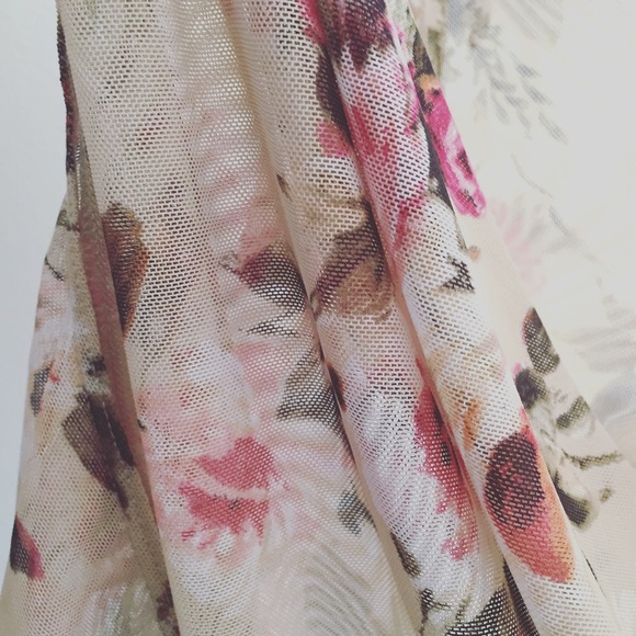 LEITH Sheer Floral Bodysuit - Picture 4 of 5